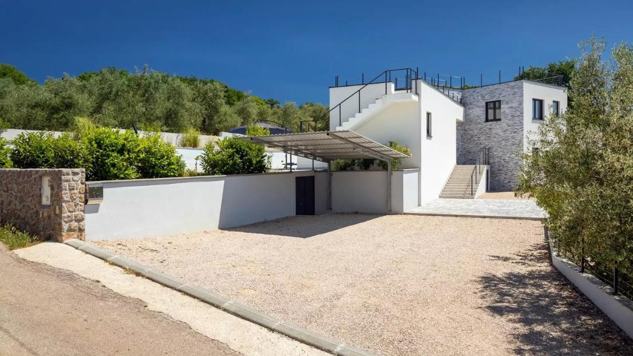 Luxury Subventus Villa *