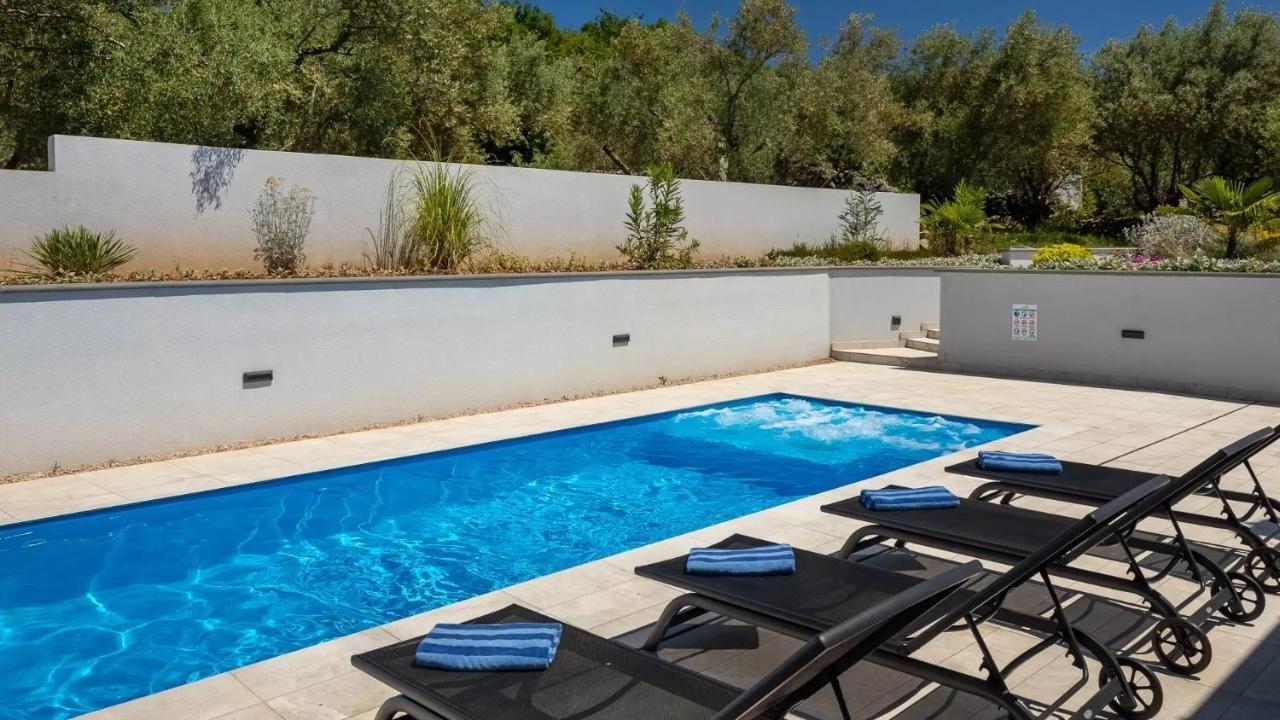 Luxury Subventus Villa *