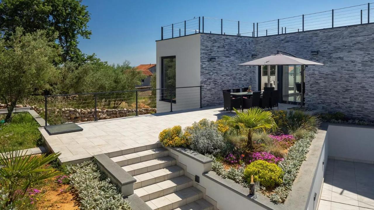 Luxury Subventus Villa *